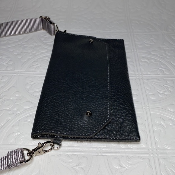 Jesse & Co Soft Gray Leather Wallet with Detachable Crossbody Nylon Strap - Picture 4 of 7